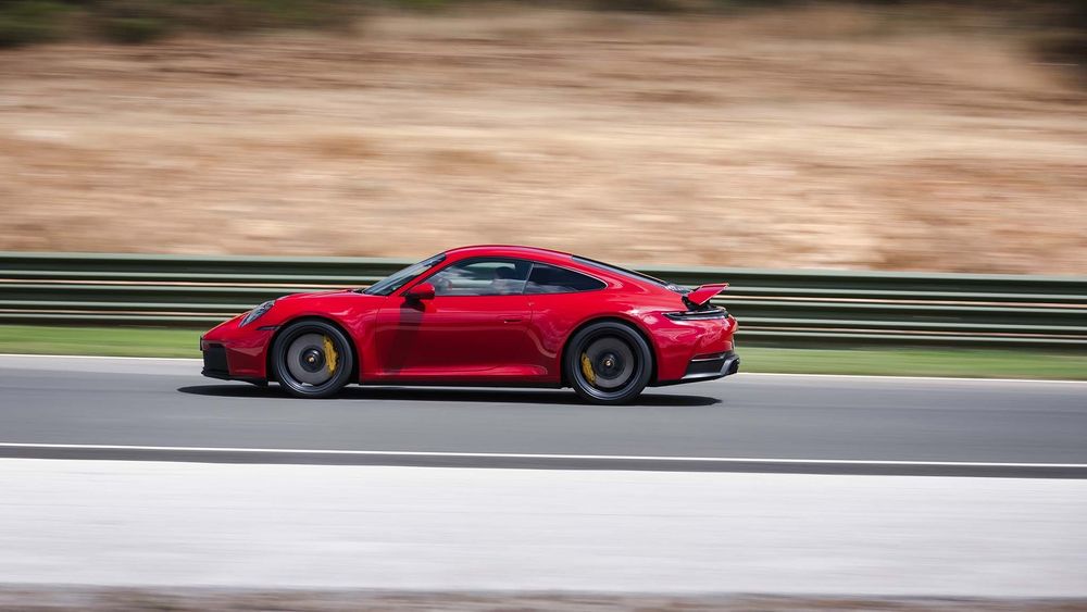 004 2025 porsche 911 gts hybrid