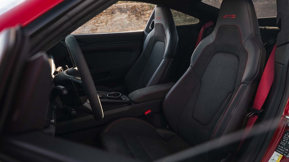 028 2025 porsche 911 gts hybrid seats