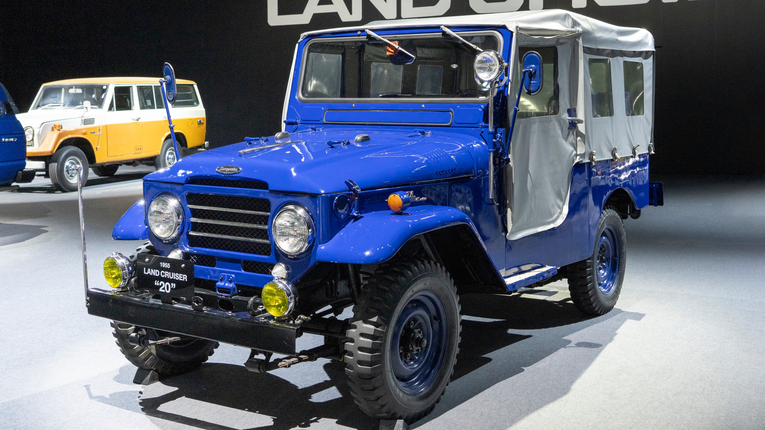 toyota land cruiser 20 series 1