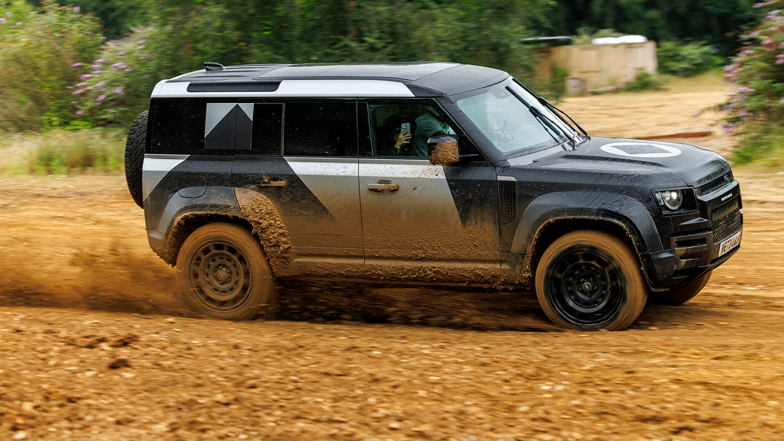 2025 Land Rover Defender OCTA Goodwood 19