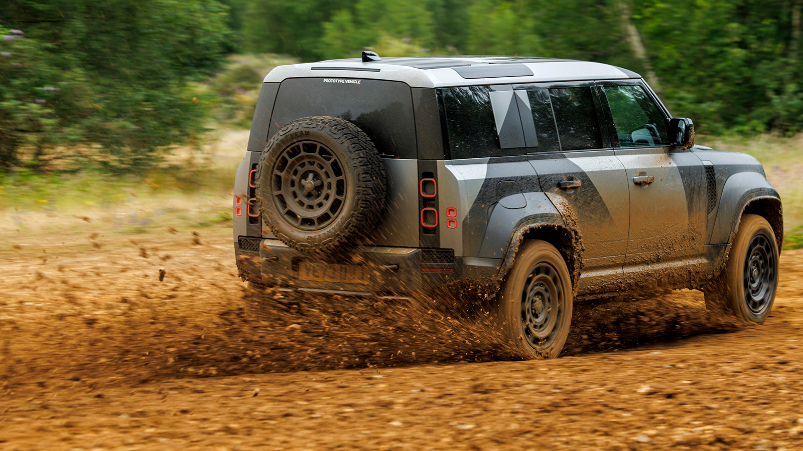 2025 Land Rover Defender OCTA Goodwood 18