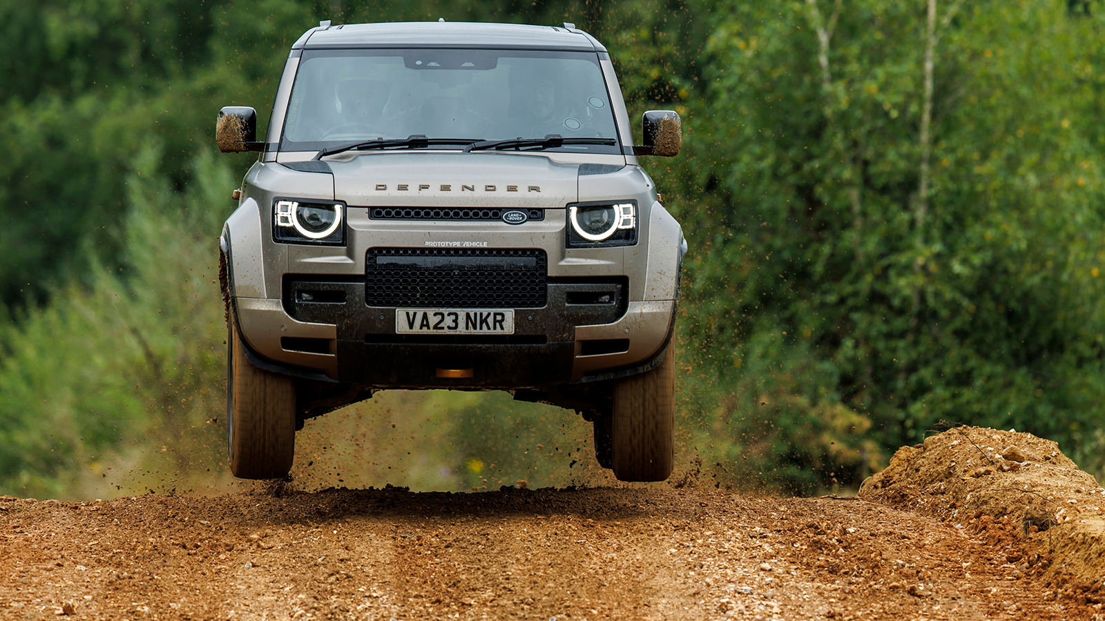 2025 Land Rover Defender OCTA Goodwood 17