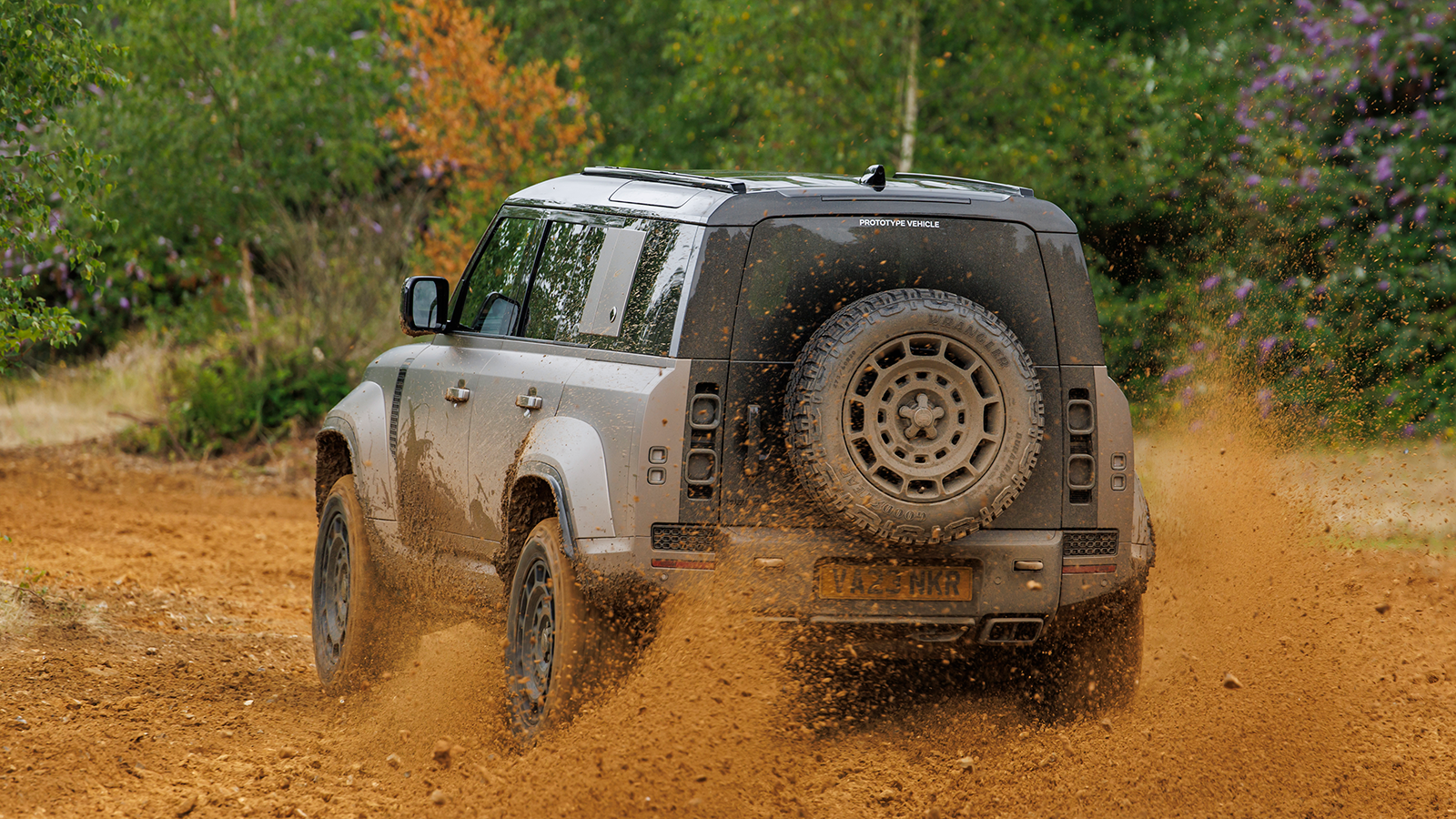 2025 Land Rover Defender OCTA Goodwood 9