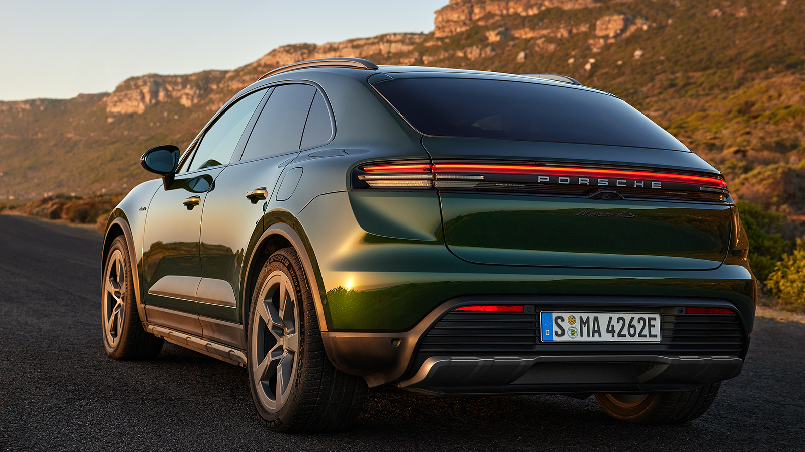 2025 Porsche Macan 4S Electric SUV 9