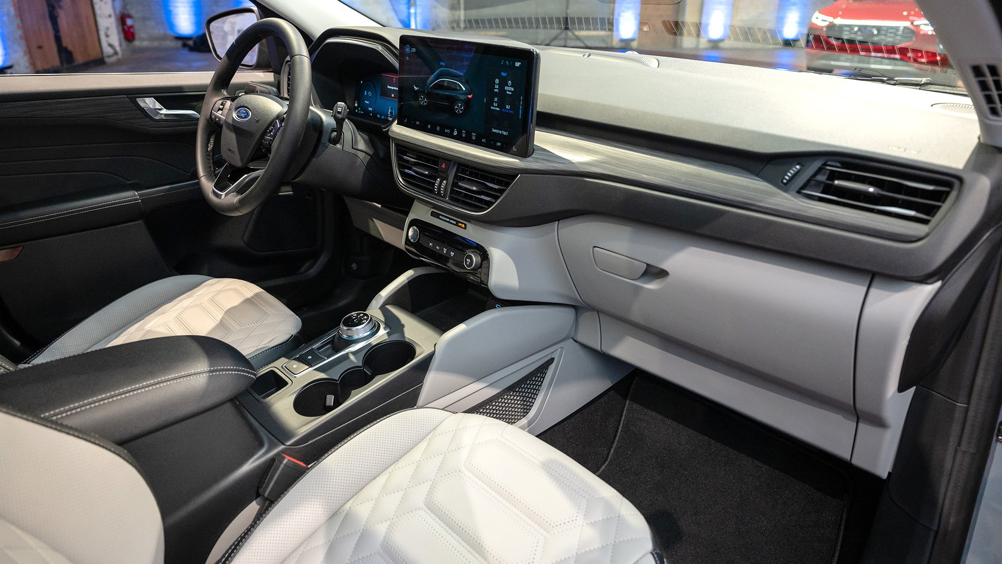 25 2025 Ford Escape PHEV interior