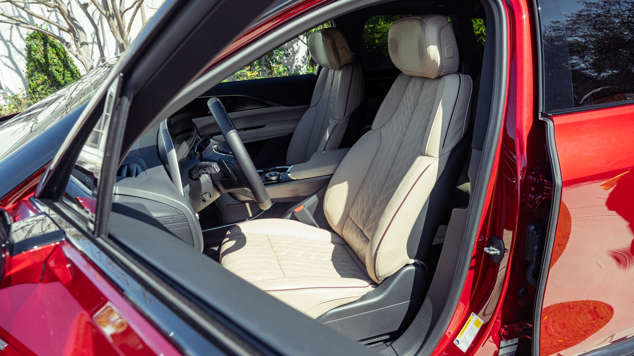 030 2024 Cadillac Lyriq vs 1949 Cadillac