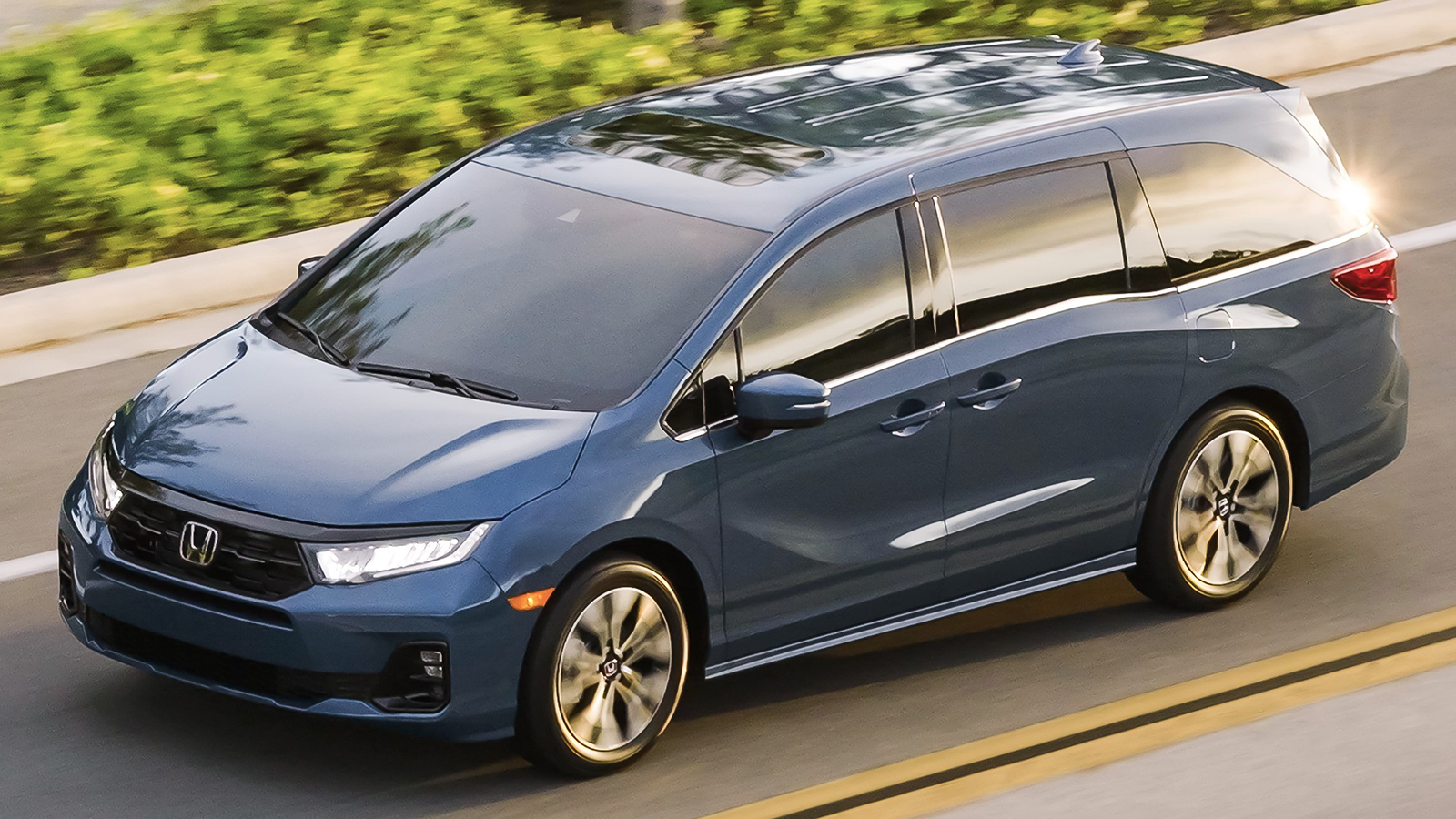 2025 Honda Odyssey minivan 2