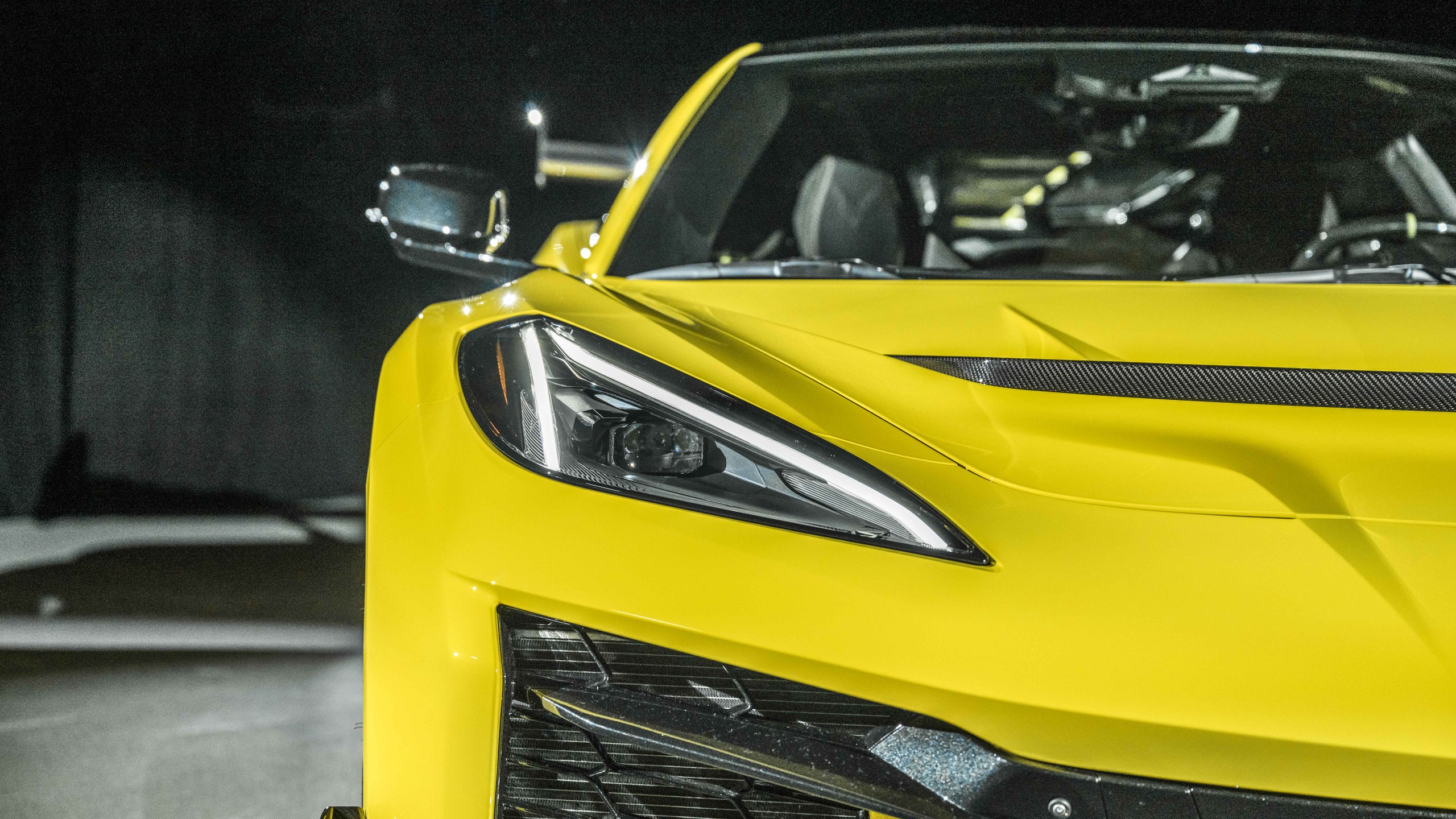 038 2025 Chevrolet Corvette ZR1 headlight