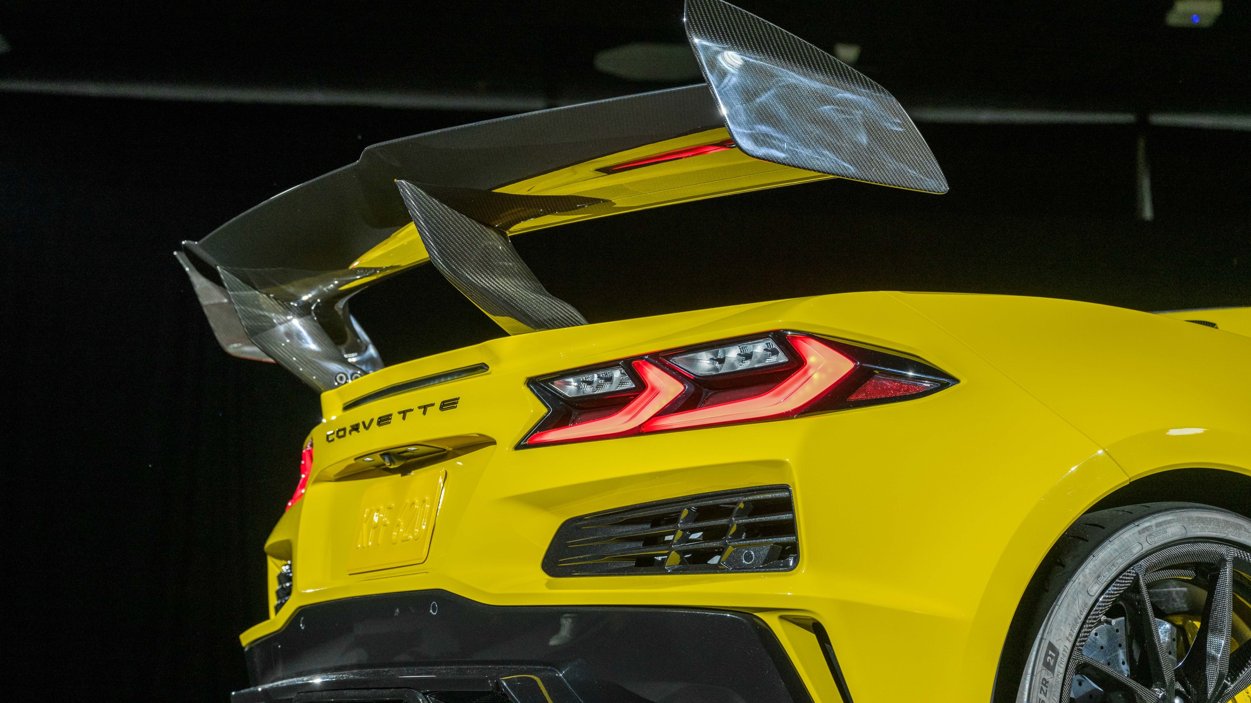 042 2025 Chevrolet Corvette ZR1 spoiler