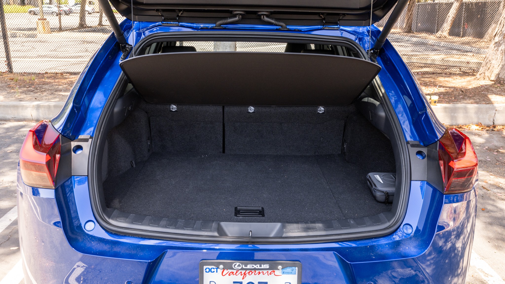 023 2025 Lexus UX 300h Hybrid trunk
