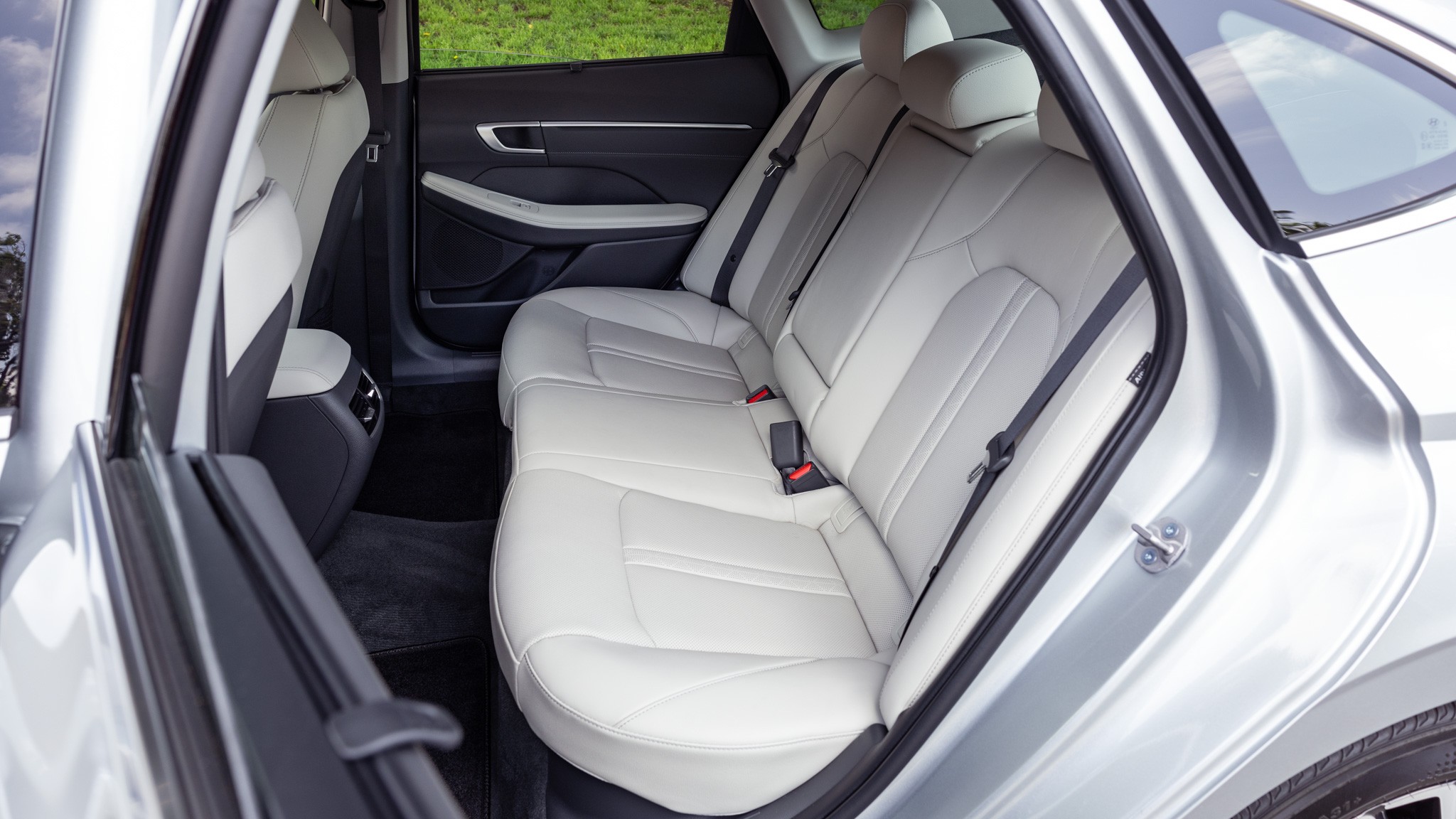 028 2024 Hyundai Sonata Hybrid rear seats