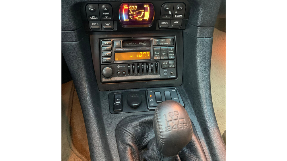 107 1996 Mitsubishi 3000GT VR 4 Spyder center console