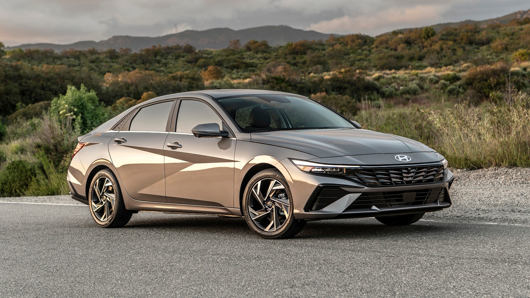 13 2025 Hyundai Elantra Hybrid front view