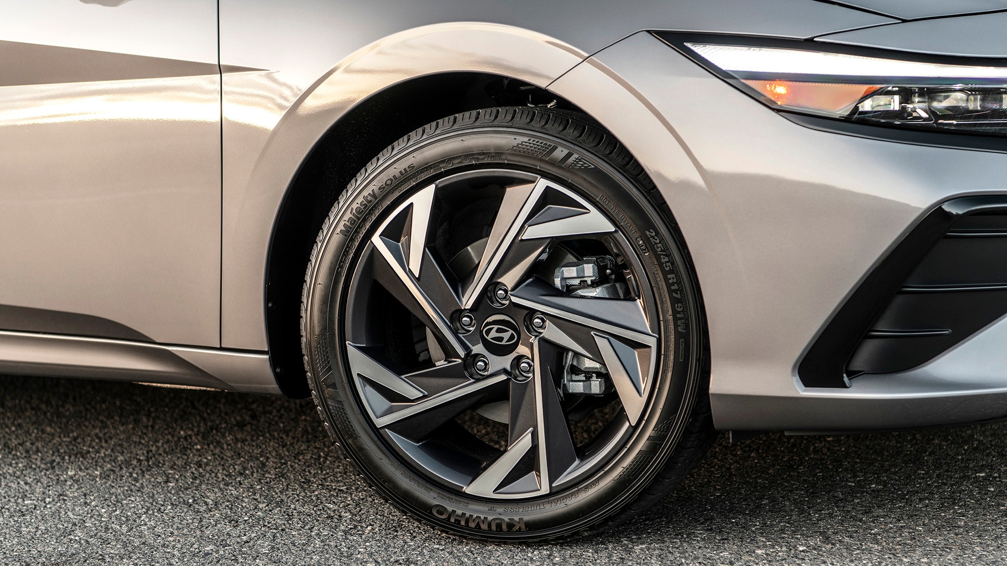 15 2025 Hyundai Elantra Hybrid wheel tire