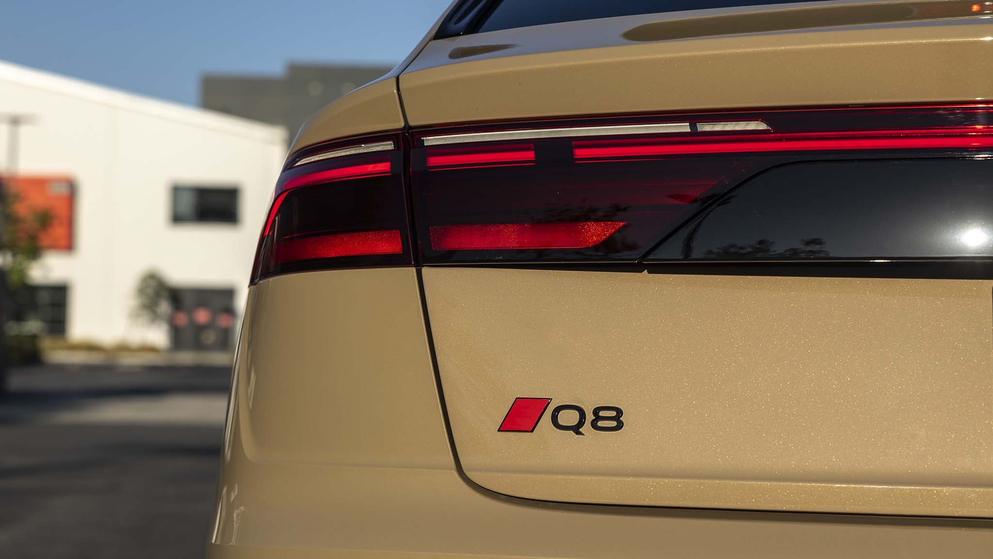 007 2025 audi Q8 tailight