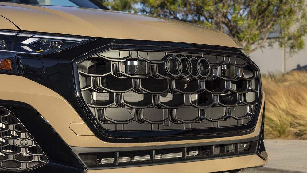 009 2025 audi Q8 grille