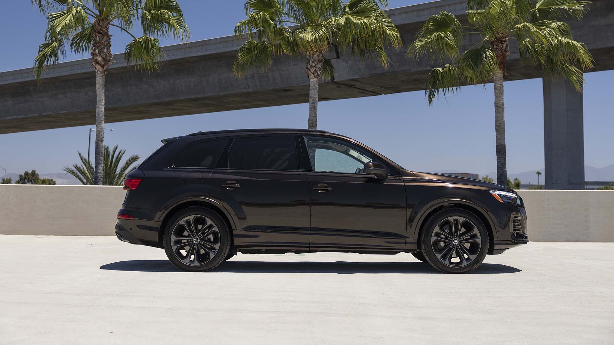 017 2025 audi Q7 side profile