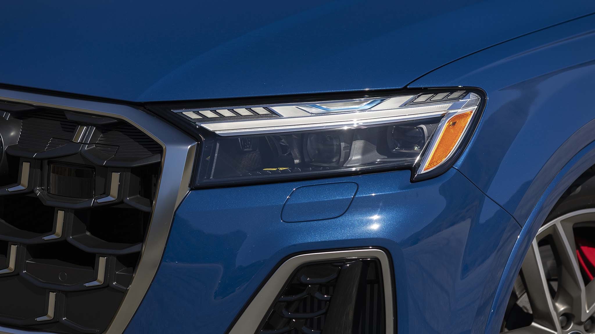 024 2025 audi SQ7 headlight