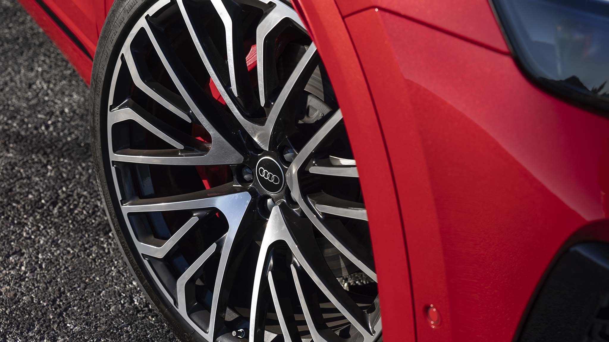 033 2025 audi SQ8 wheel