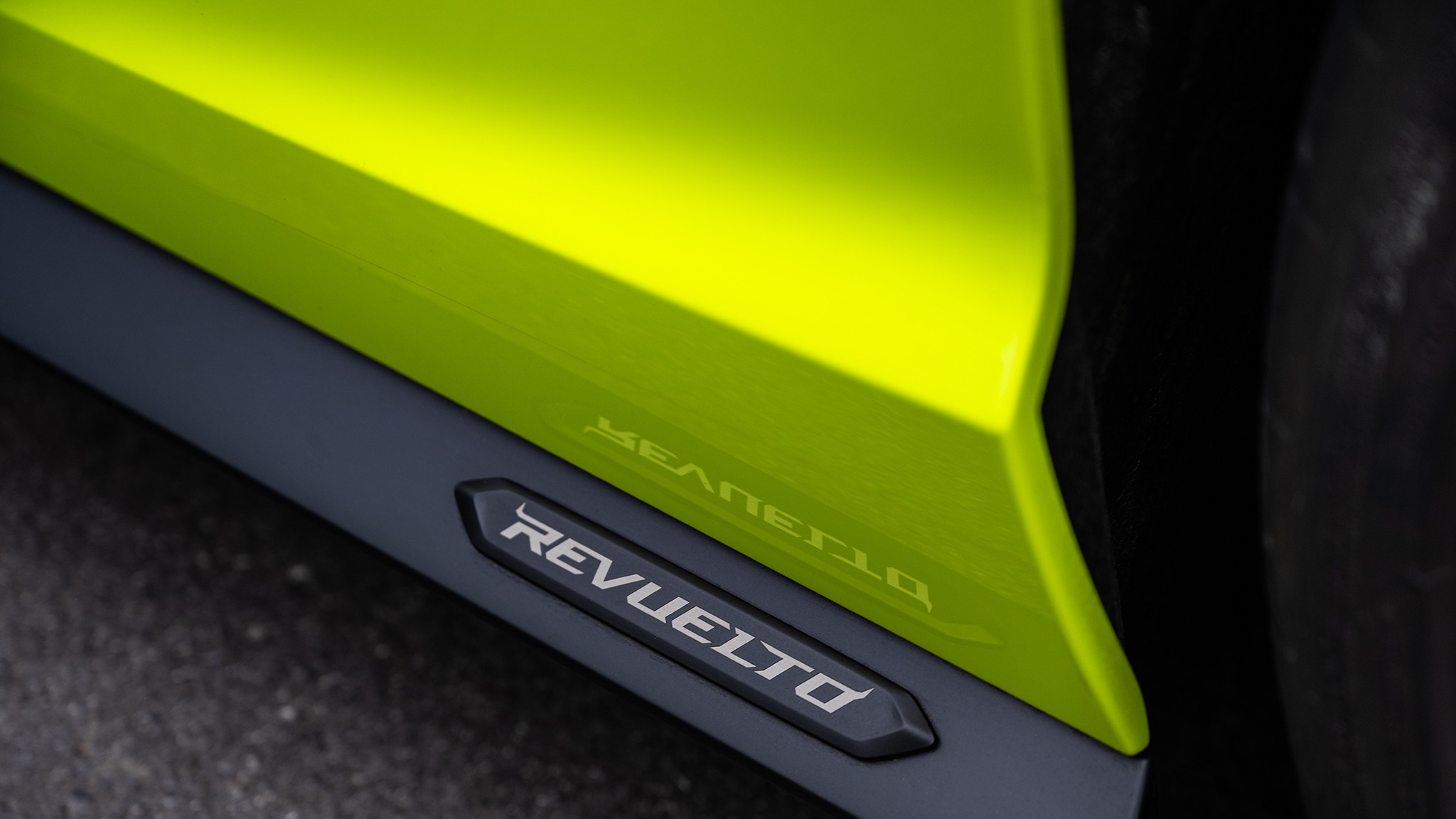 023 2024 lamborghini revuelto