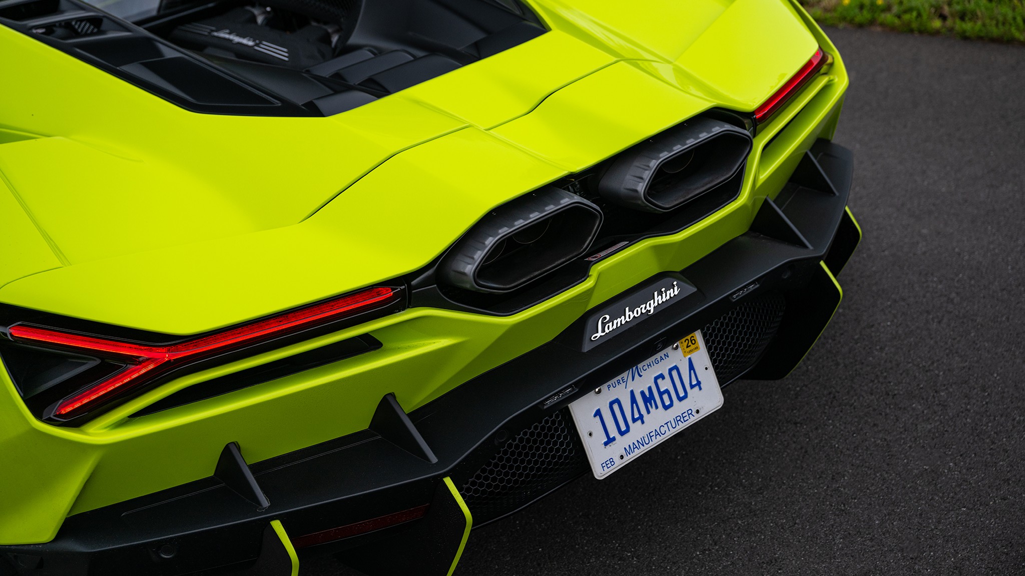 024 2024 lamborghini revuelto