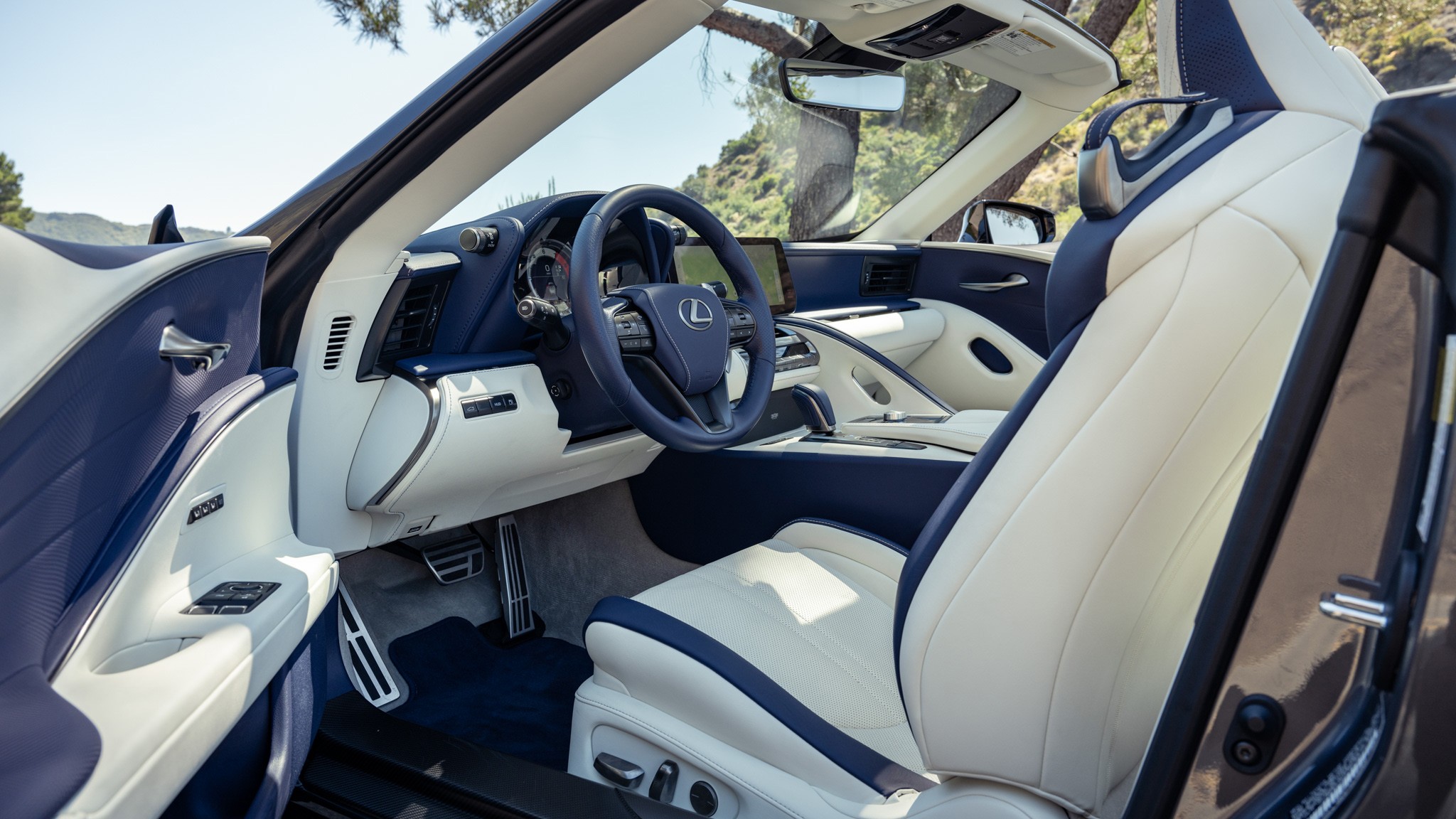 002 2024 Lexus LC500 Convertible Interior