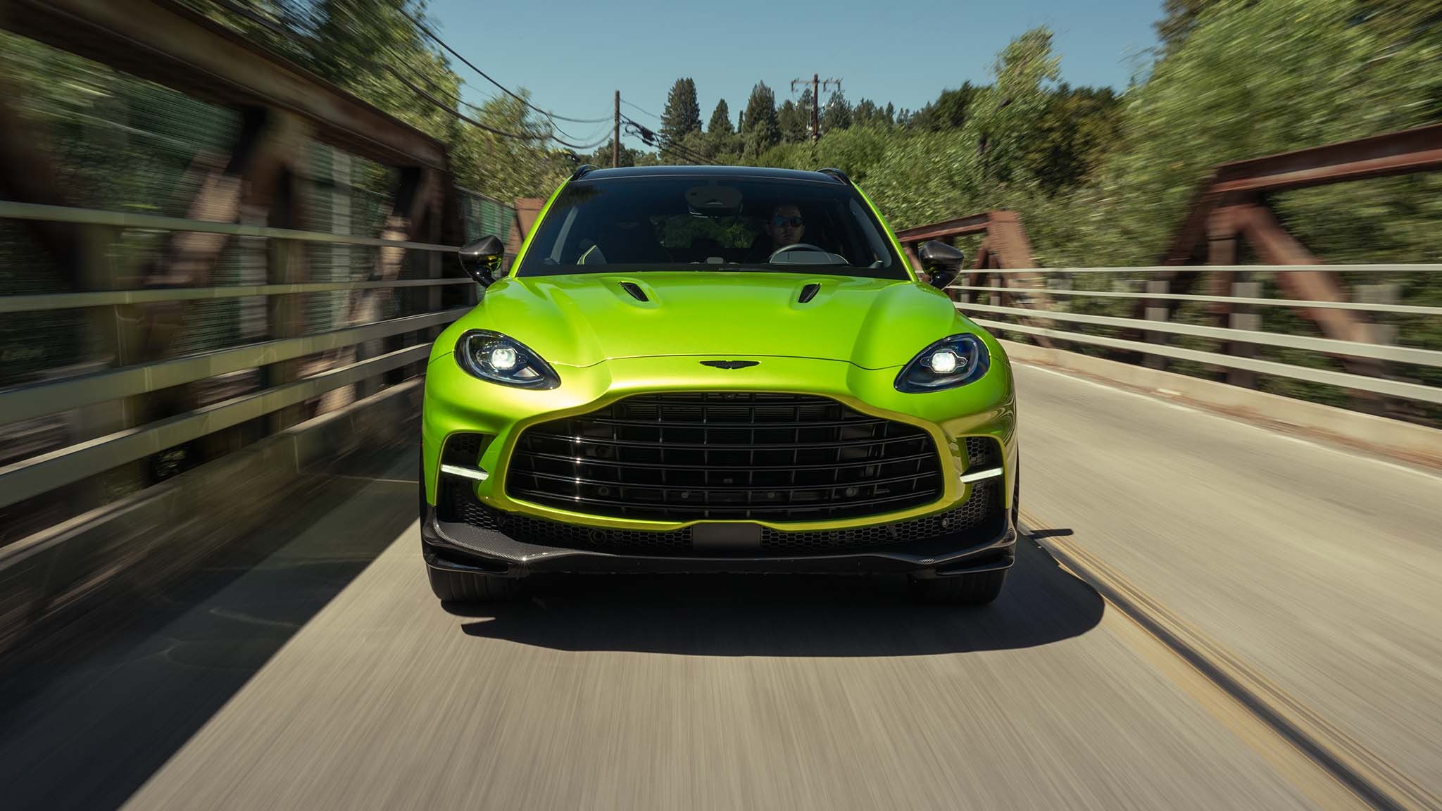 002 2025 aston martin dbx707 front view