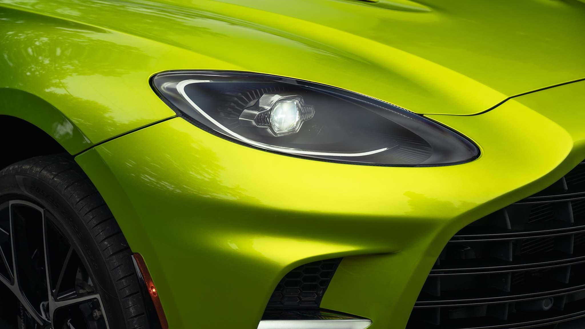 009 2025 aston martin dbx707 headlight