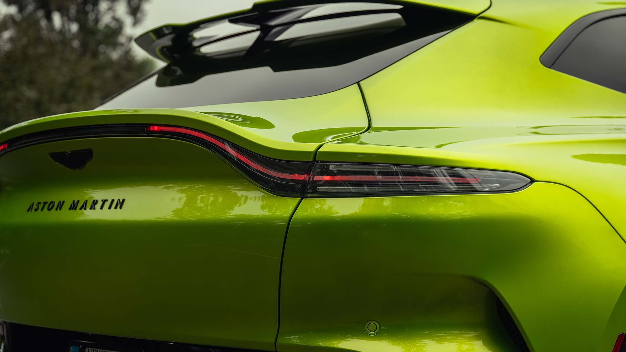 012 2025 aston martin dbx707