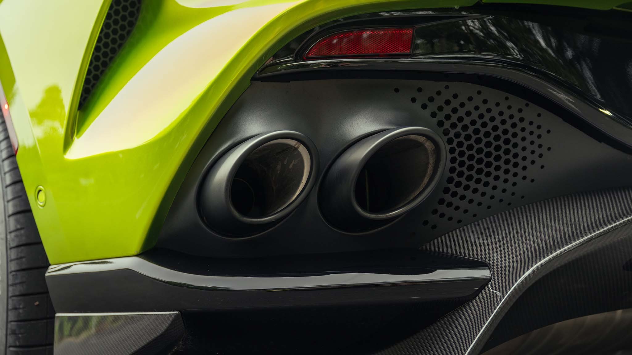 013 2025 aston martin dbx707