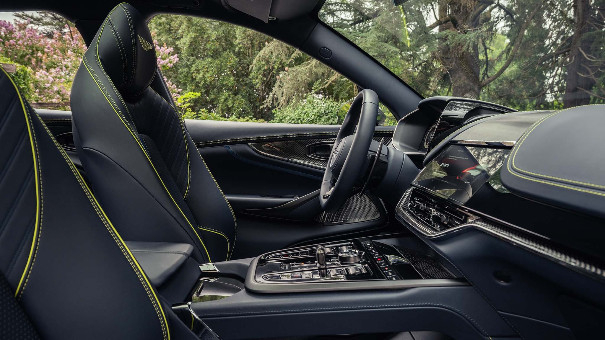 021 2025 aston martin dbx707