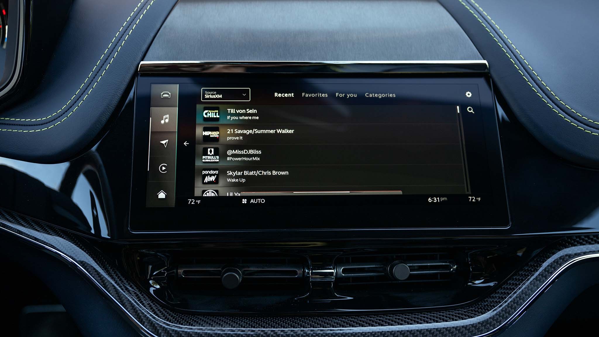 035 2025 aston martin dbx707 infotainement screen