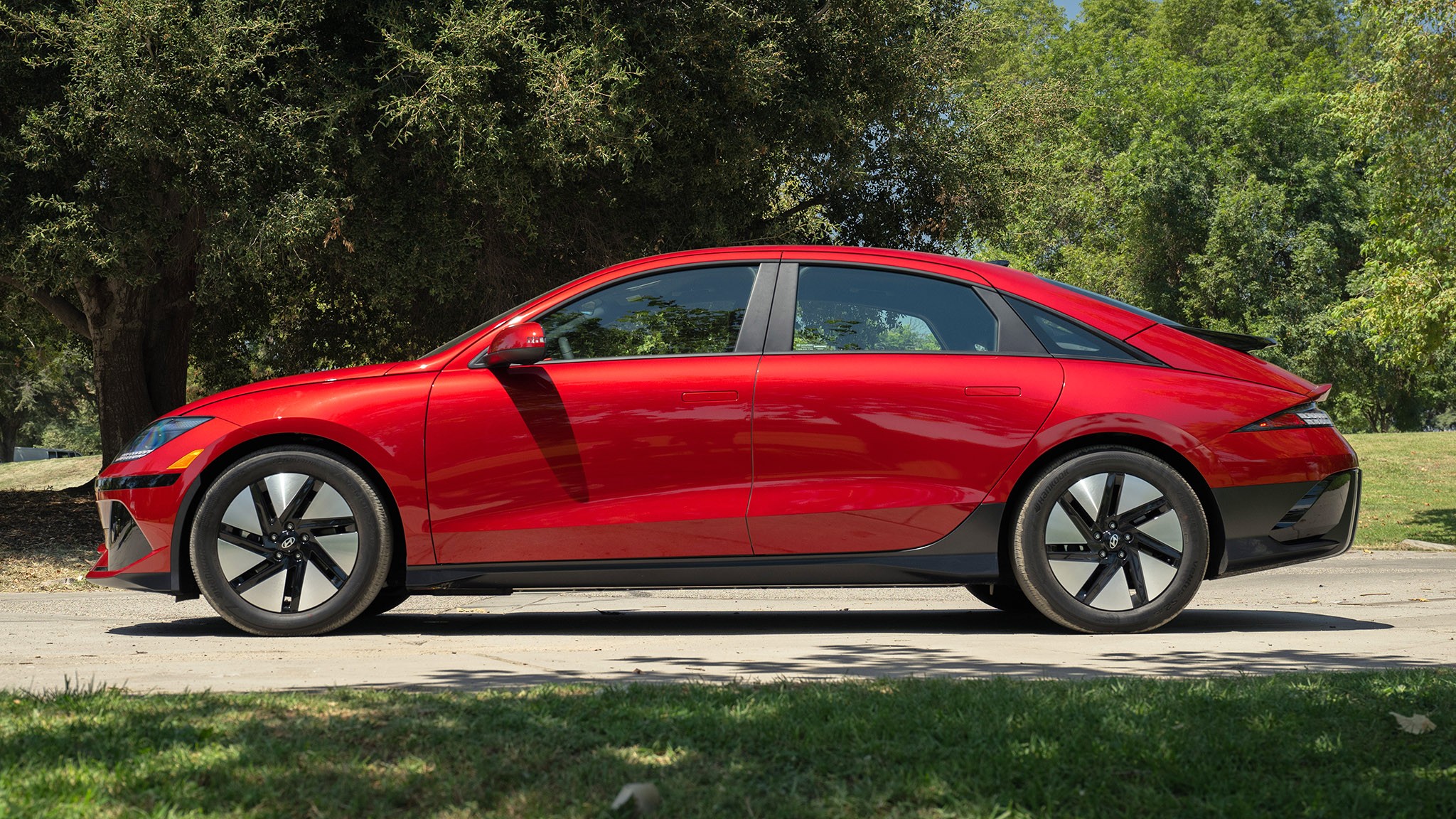 015 2025 Hyundai Ioniq 6 SE side view