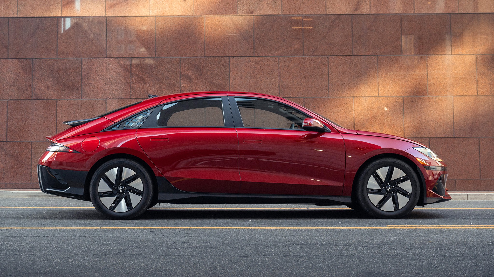 057 2025 Hyundai Ioniq 6 SE side view