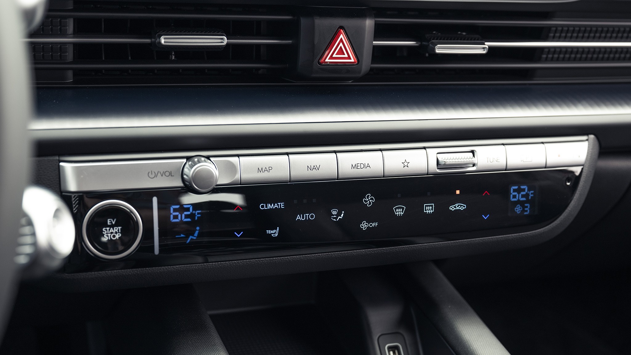 087 2025 Hyundai Ioniq 6 SE interior