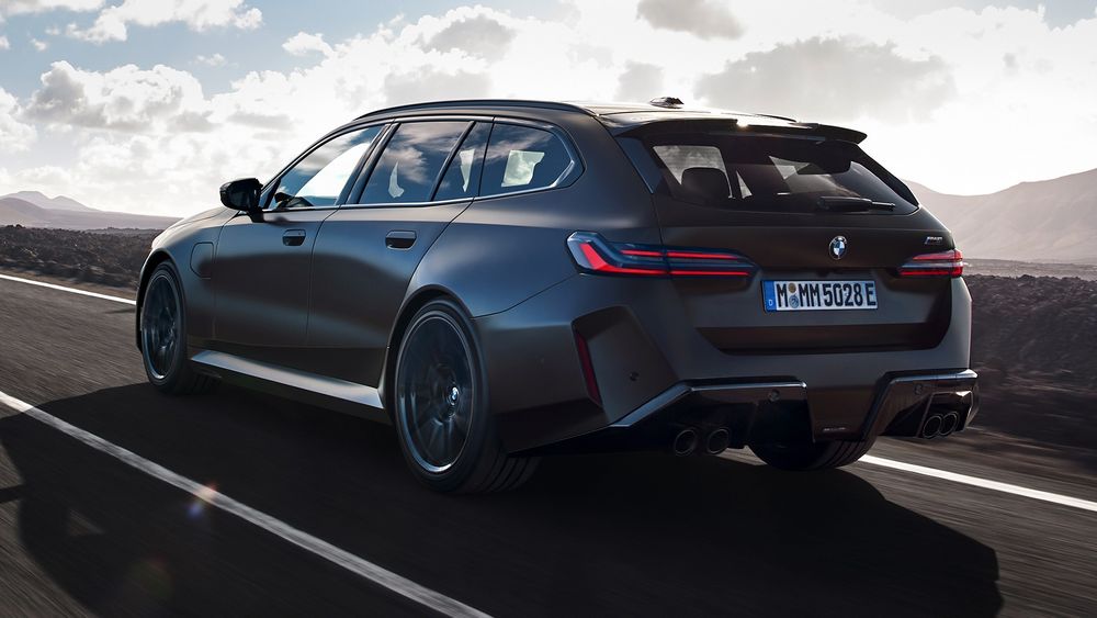 2025 BMW M5 Touring reveal 2