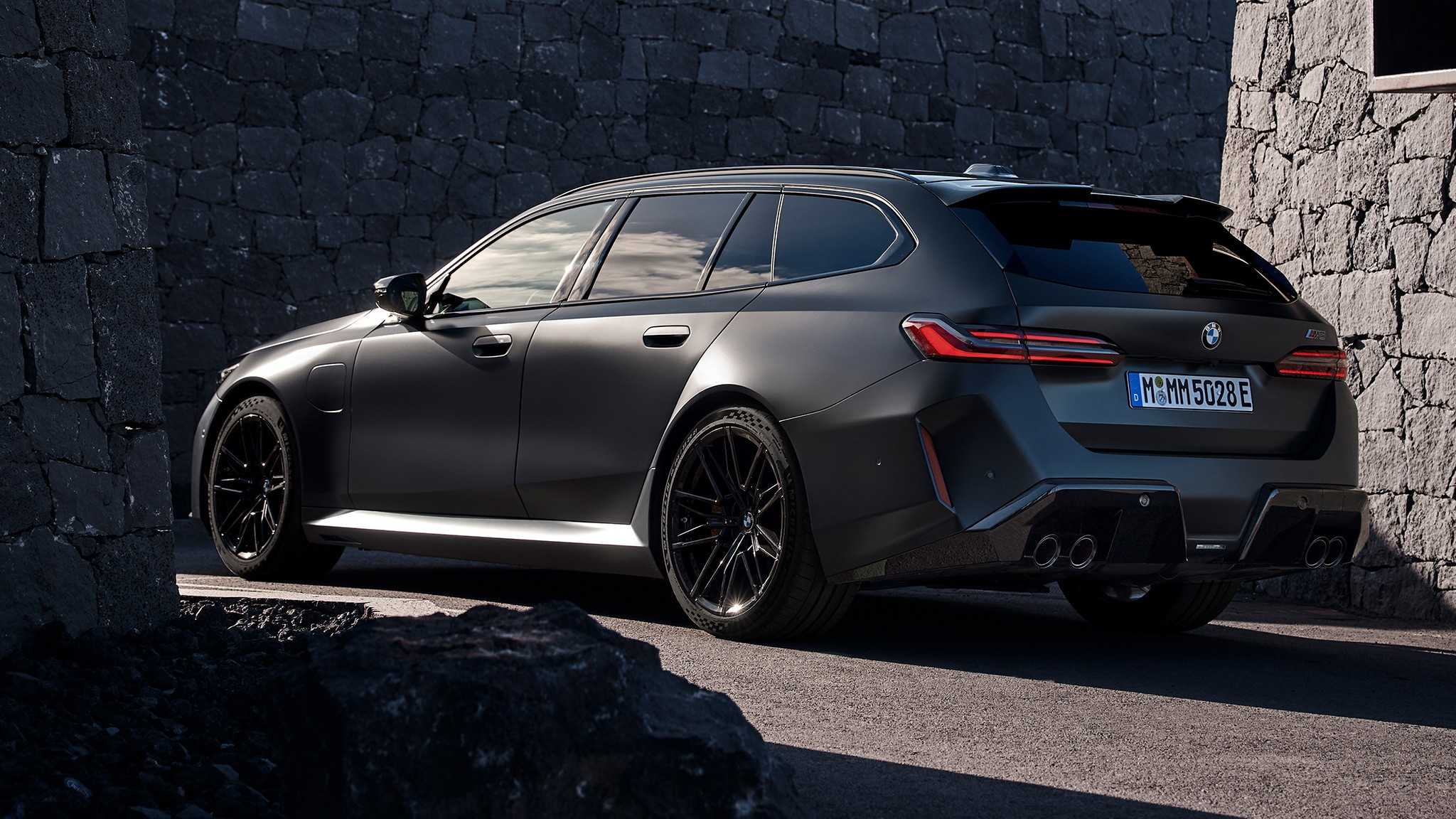 2025 BMW M5 Touring reveal 11