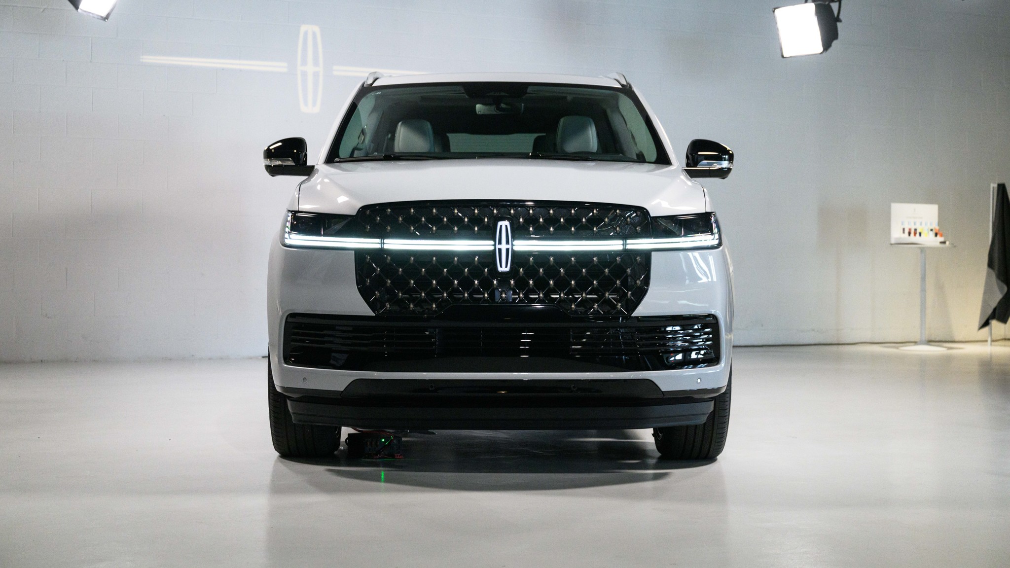 002 2025 Lincoln Navigator front view