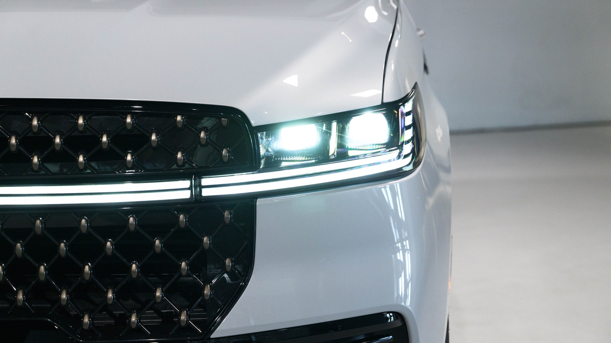 012 2025 Lincoln Navigator headlight