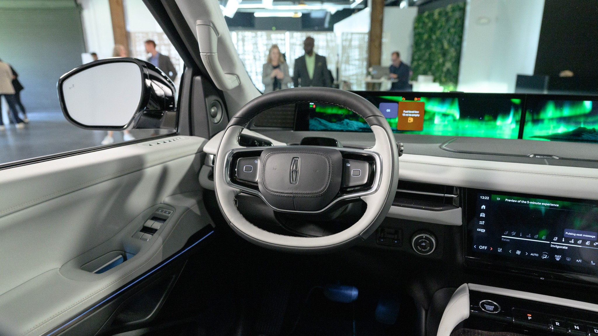 031 2025 Lincoln Navigator steering wheel