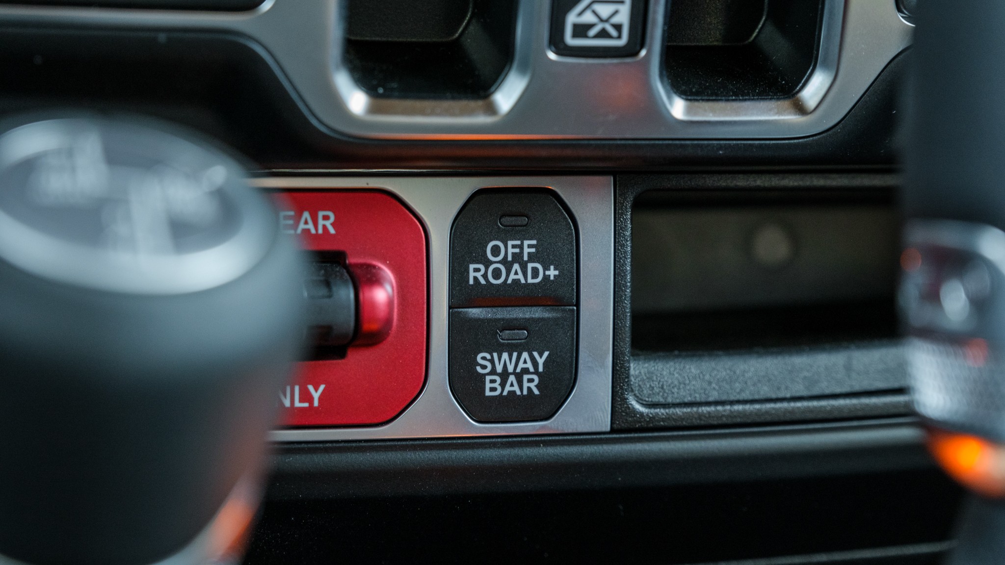 037 OffRoad SUV Comparo LandCruiser Wrangler Bronco