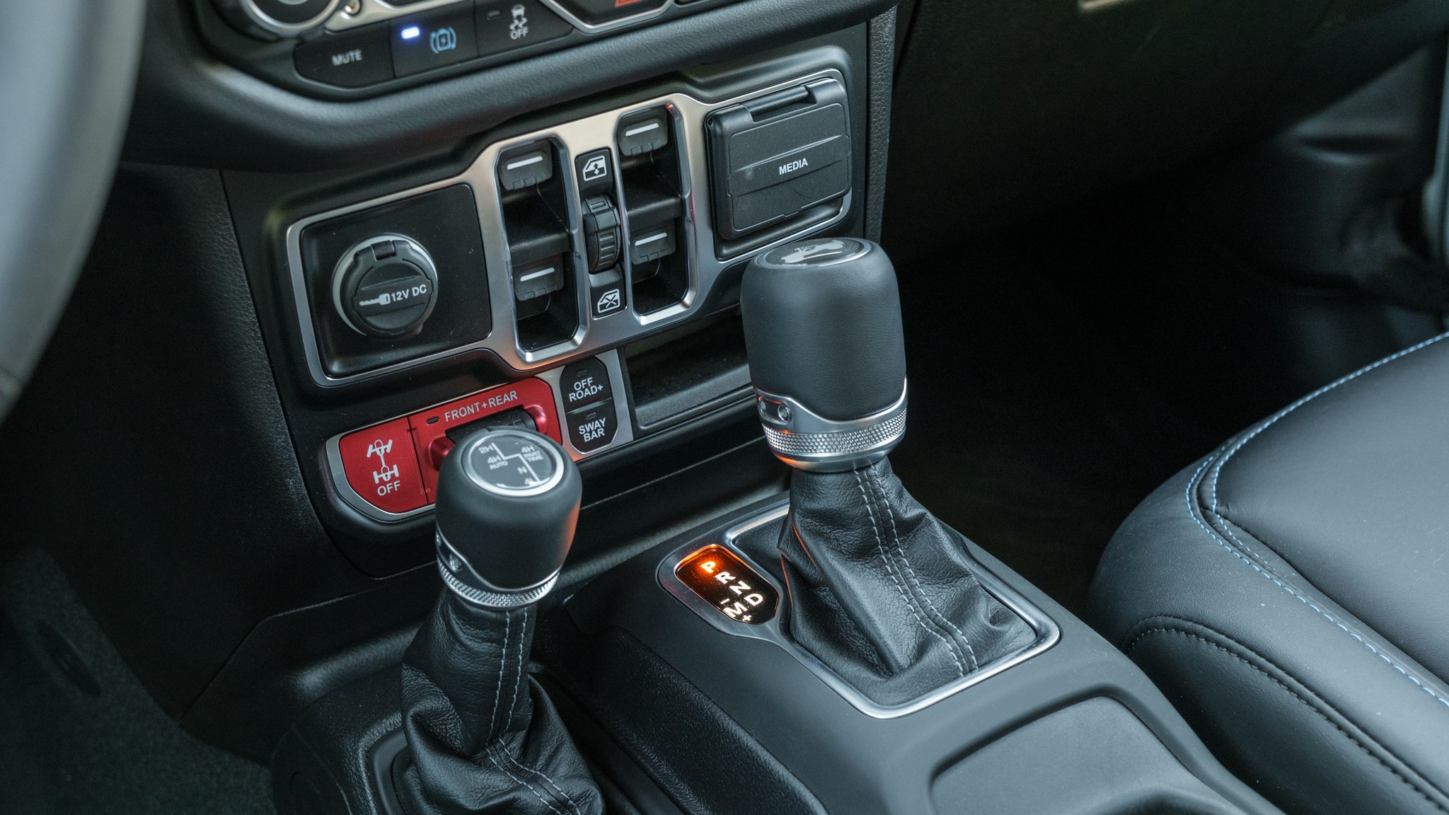 038 OffRoad SUV Comparo LandCruiser Wrangler Bronco