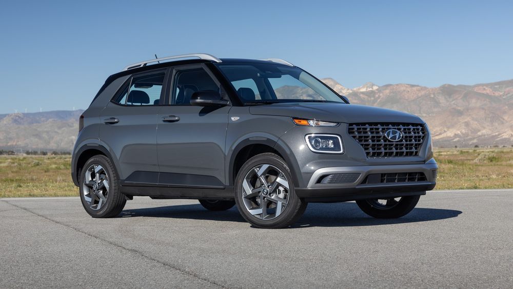 005 2025 Hyundai Venue Front Three Quarter Static