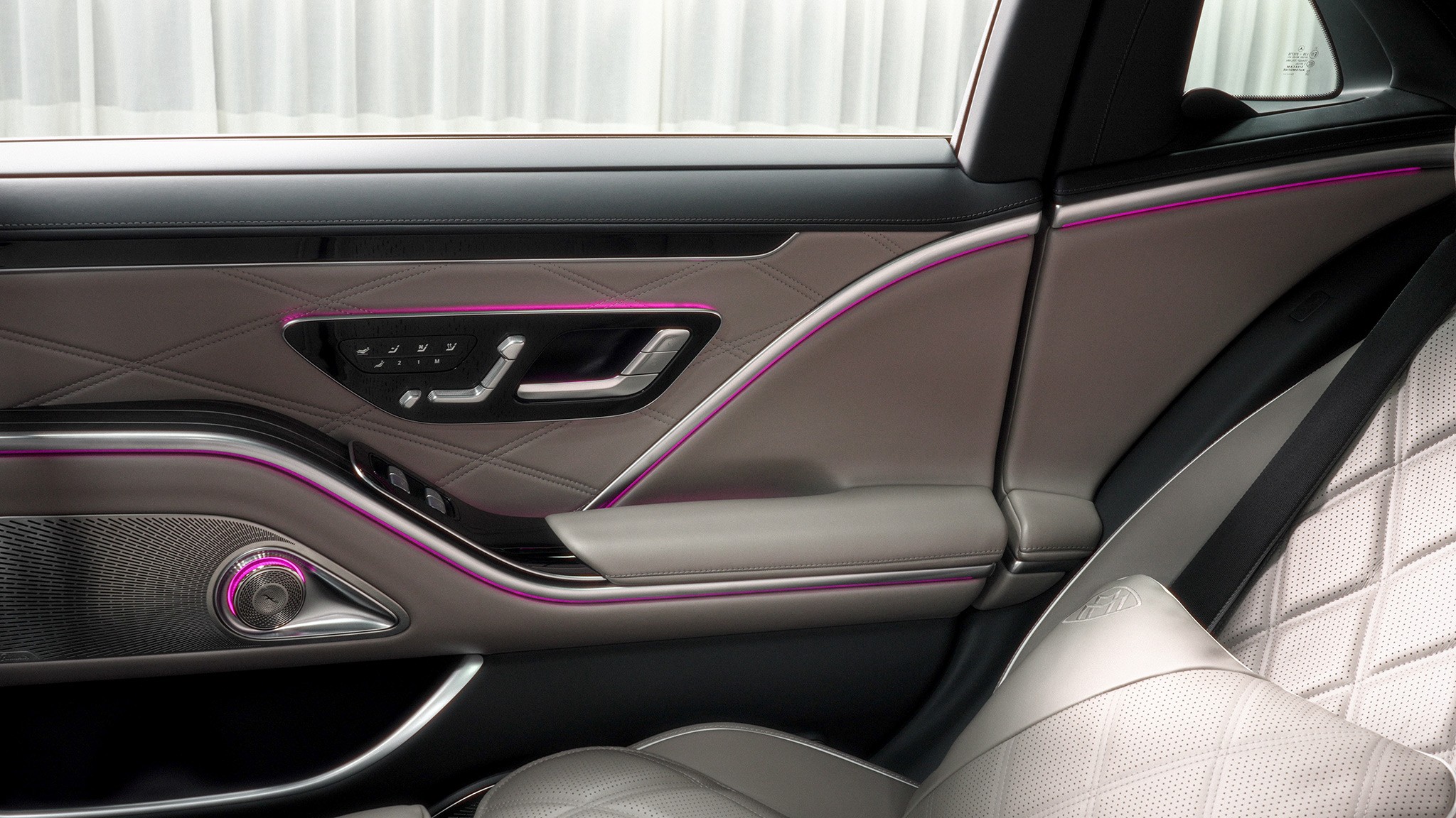 2025 Mercedes Maybach S680 Edition Nordic Glow 2