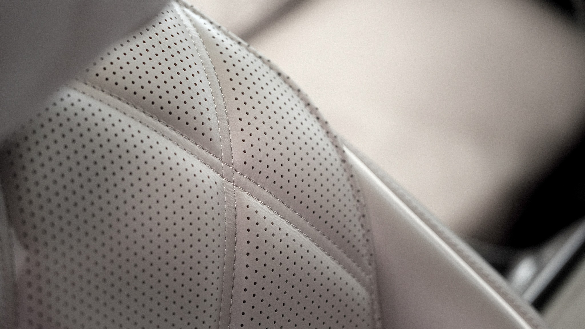 2025 Mercedes Maybach S680 Edition Nordic Glow 4