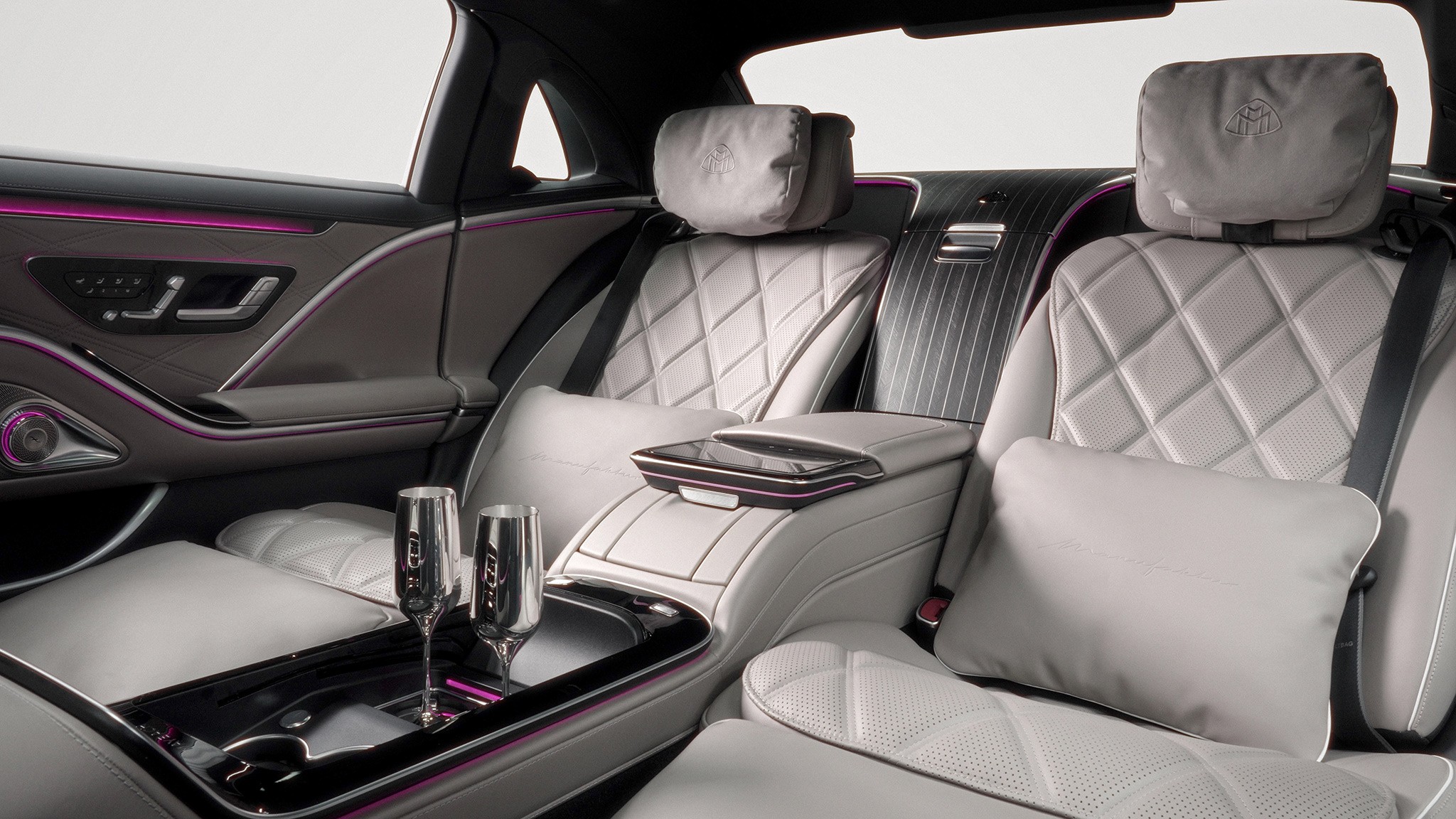 2025 Mercedes Maybach S680 Edition Nordic Glow 5