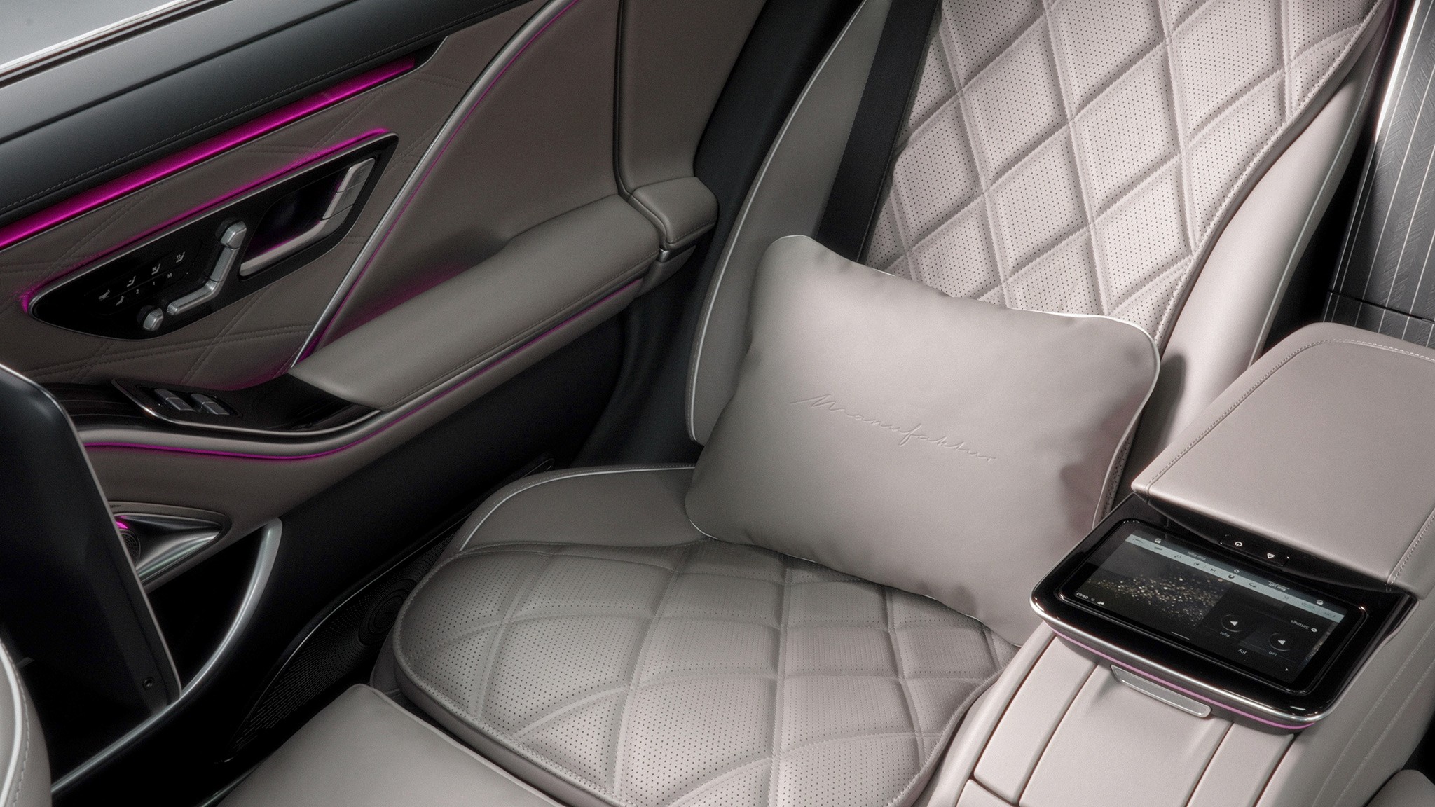 2025 Mercedes Maybach S680 Edition Nordic Glow 6