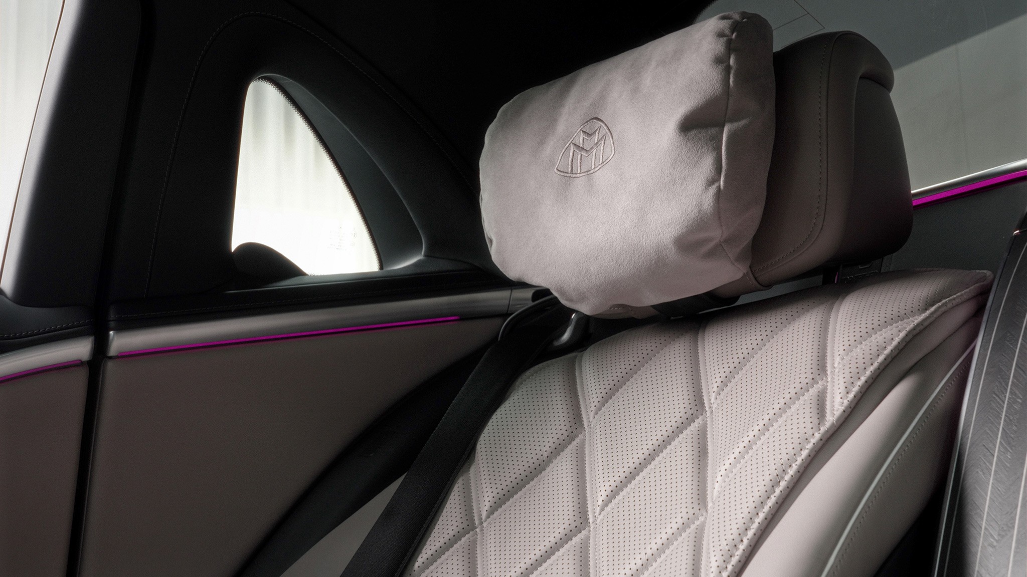 2025 Mercedes Maybach S680 Edition Nordic Glow 7