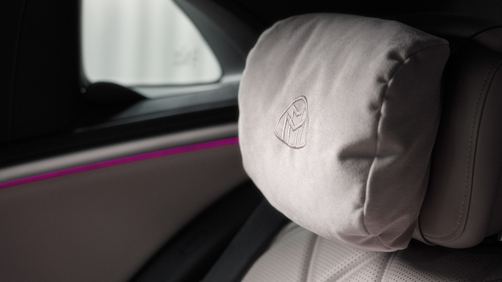 2025 Mercedes Maybach S680 Edition Nordic Glow 14