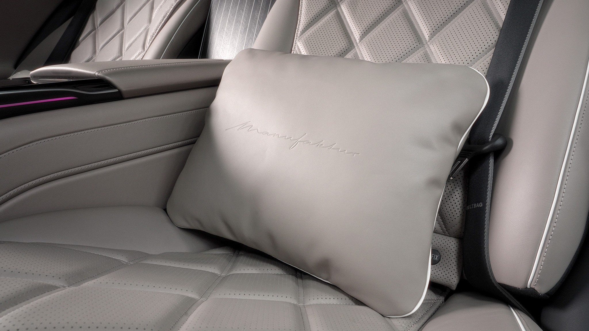 2025 Mercedes Maybach S680 Edition Nordic Glow 17